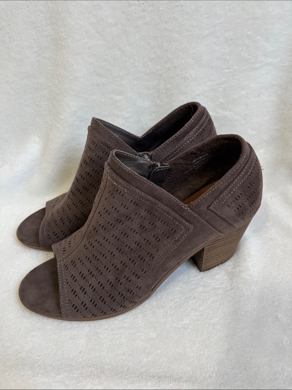Hocus Pocus Women's Suede Open-Toe Ankle Bootie Size 8